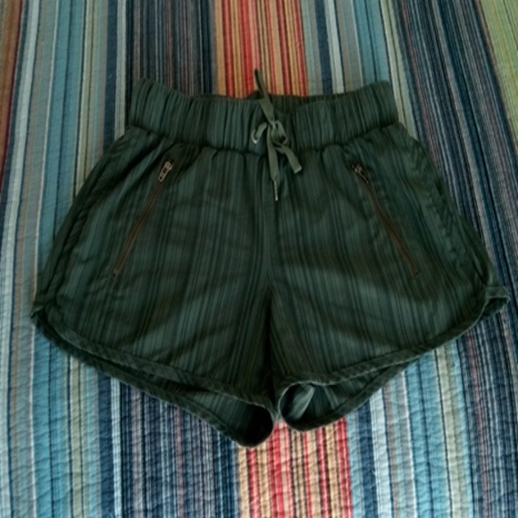 Athleta Pants - Athleta sway shorts